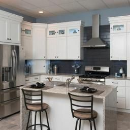 Elegant White Shaker Kitchen Cabinets | Kitchen Cabinet in White Shaker Kitchen Design